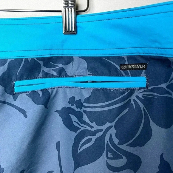 QuickSilver Amphibians Board Hawaiian Print Board Short - Picture 9 of 12